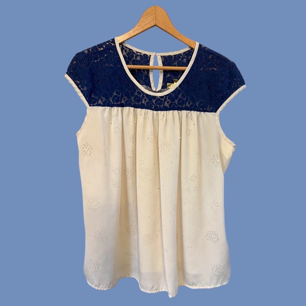 Princess Vera Wang Blue Lace & Beige Sleeveless Blouse with Floral Cut Outs XL